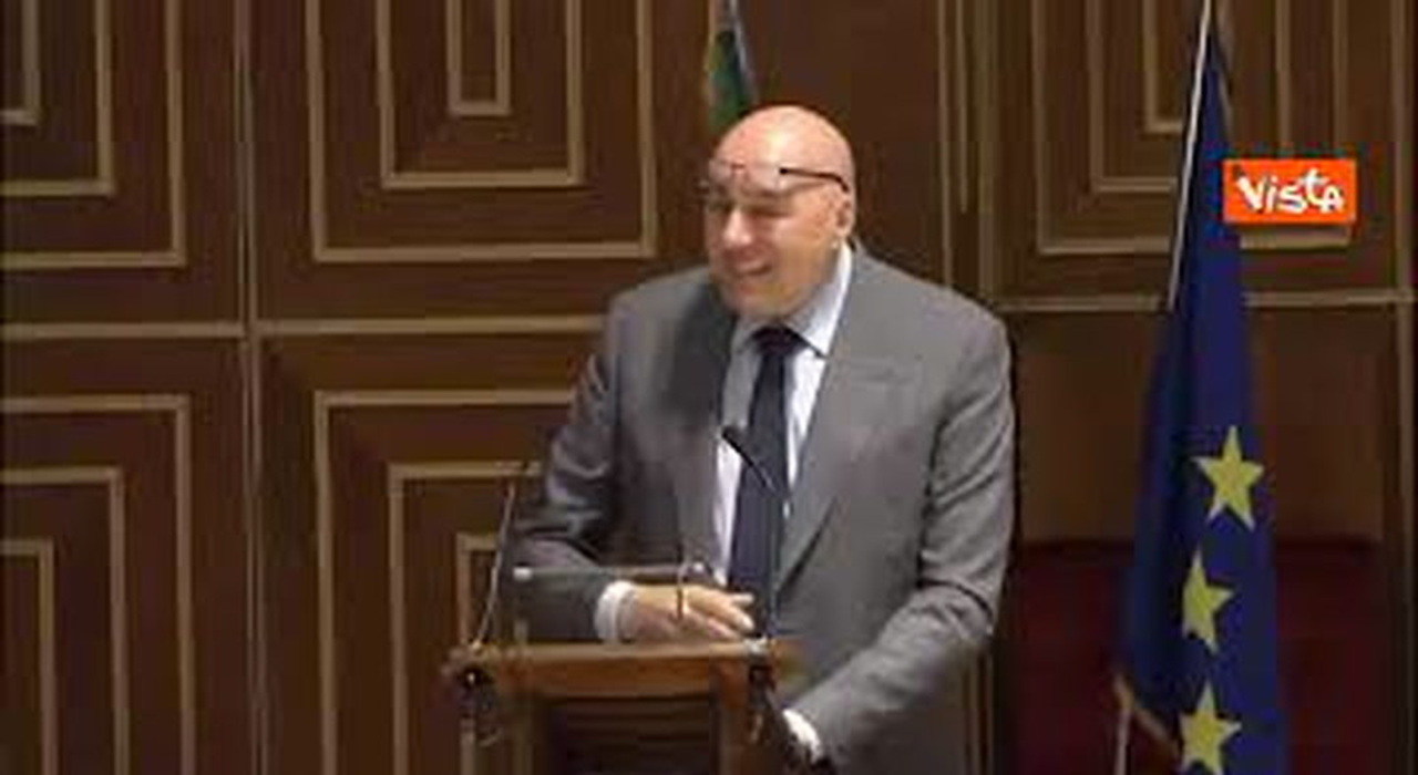 https://statics.cedscdn.it/photos/MED_HIGH/2025/06/20/8910024_poster.jpg
