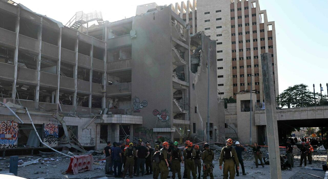 Guerra Iran Israele, missili su Haifa. Netanyahu, «Avanti anche senza Trump». A Gaza è bagno di sangue Guerra Iran Israele, missili su Haifa. Netanyahu, «Avanti anche senza Trump». A Gaza è bagno di sangue