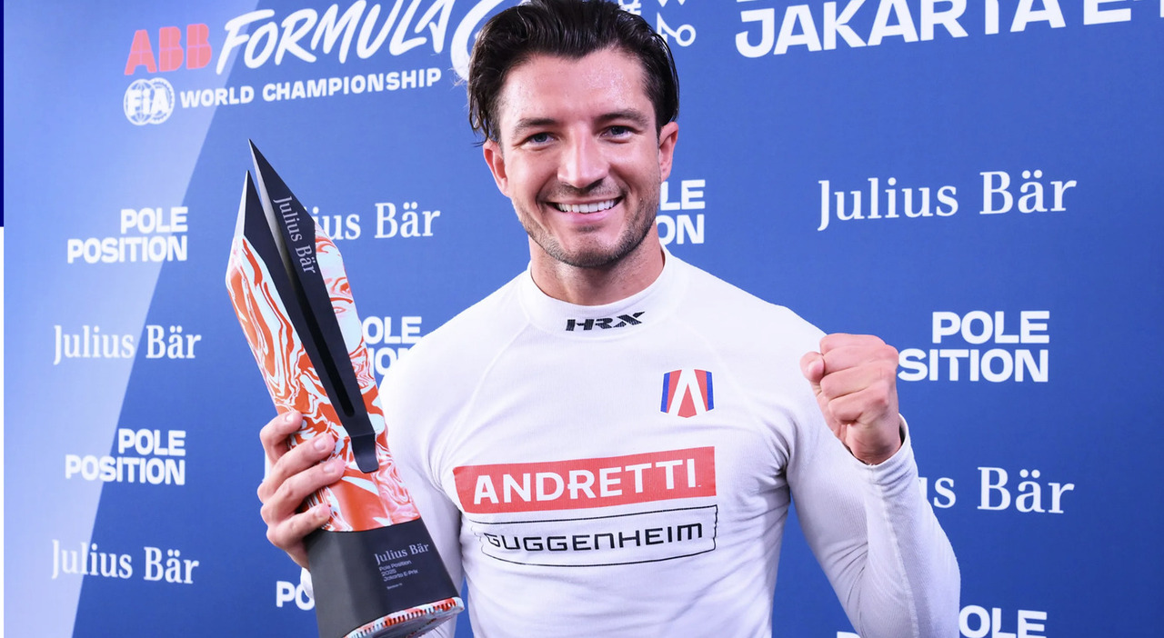 Jake Dennis con la Andretti in pole position nell'E-Prix di Jakarta