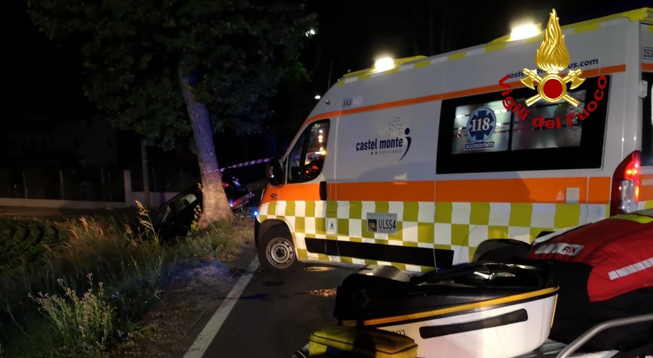 Incidente in scooter, sbanda e finisce nel canale: morto un uomo Incidente in scooter, sbanda e finisce nel canale: morto un uomo