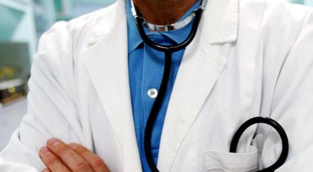 https://statics.cedscdn.it/photos/MED_HIGH/2025/06/21/8911467_21083059_medico_licenziato_croce_verde_jesolo_oggi_21_6_2025.jpg