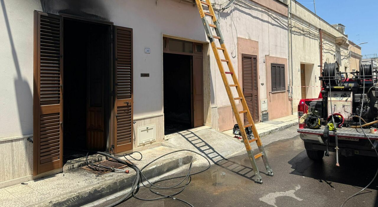Incendio in casa: anziano morto carbonizzato. Viveva da solo Incendio in casa: anziano morto carbonizzato. Viveva da solo