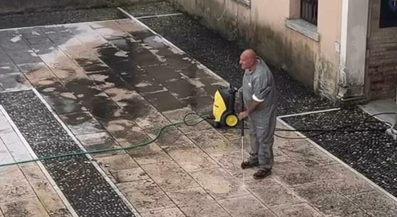 arnaldo pitton il sindaco operaio che ripulisce il municipio i nostri comuni sono tutti vittime della burocrazia