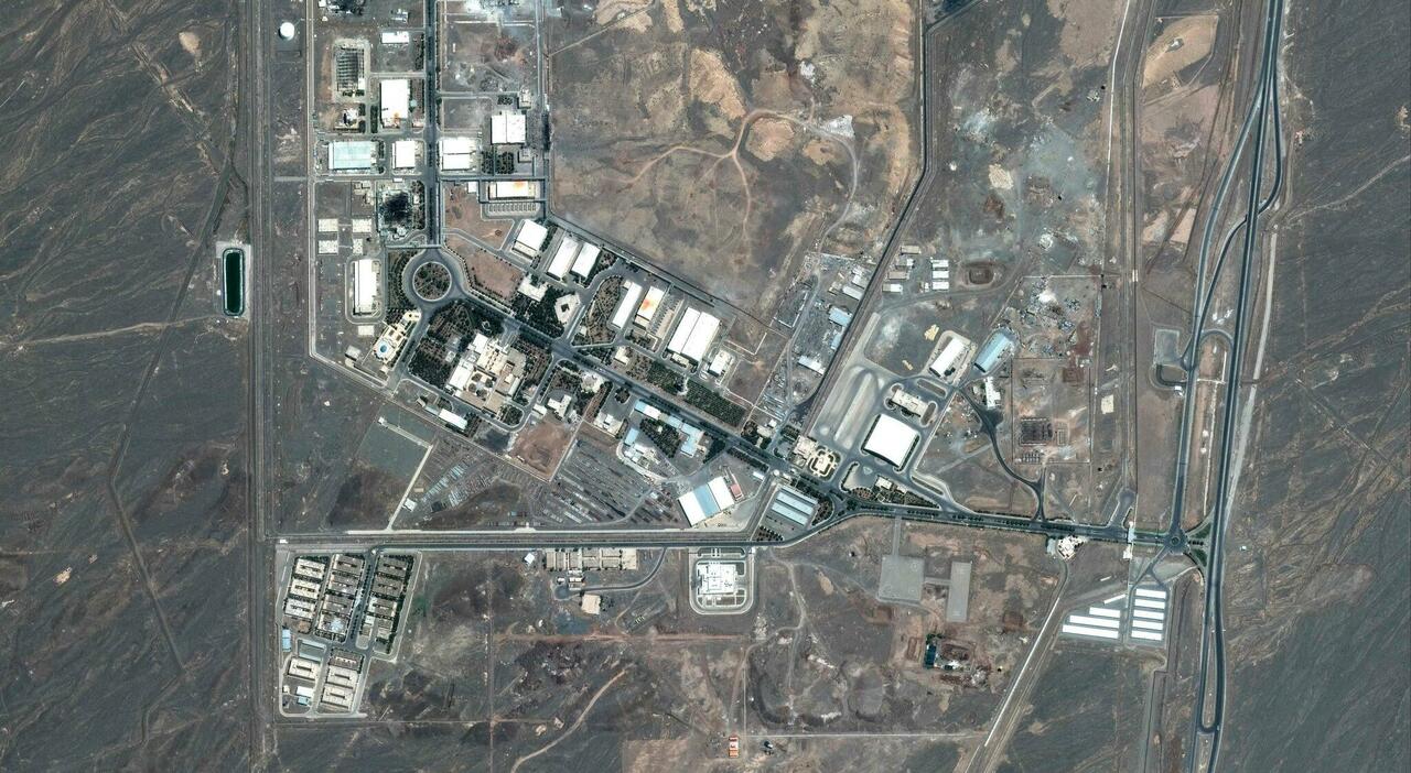 https://statics.cedscdn.it/photos/MED_HIGH/2025/06/22/8913161_22080920_iran_guerra_usa_israele_trump_diretta_oggi_22_6_2025.jpg