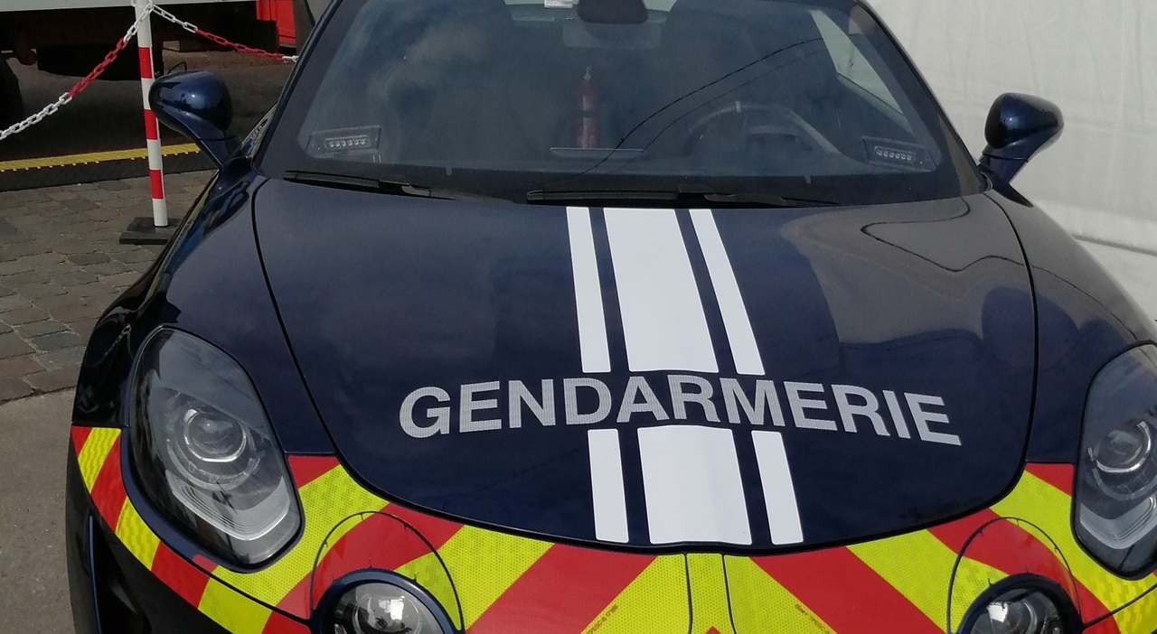Assalitori armati e incappucciati fanno irruzione al matrimonio e aprono il fuoco sugli invitati: due morti, una è la sposa Assalitori armati e incappucciati fanno irruzione al matrimonio e aprono il fuoco sugli invitati: due morti, una è la sposa