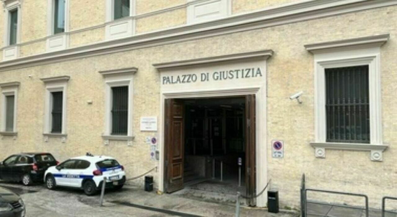 sposami poi fammi venire in italia lei sparisce e il marito la denuncia indagata per truffa ad ancona