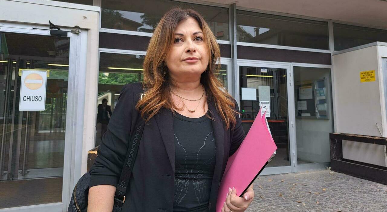 haters contro lavvocatessa di nikollaq che ha ucciso la moglie a tolentino bersagliata sui social violenza gratuita