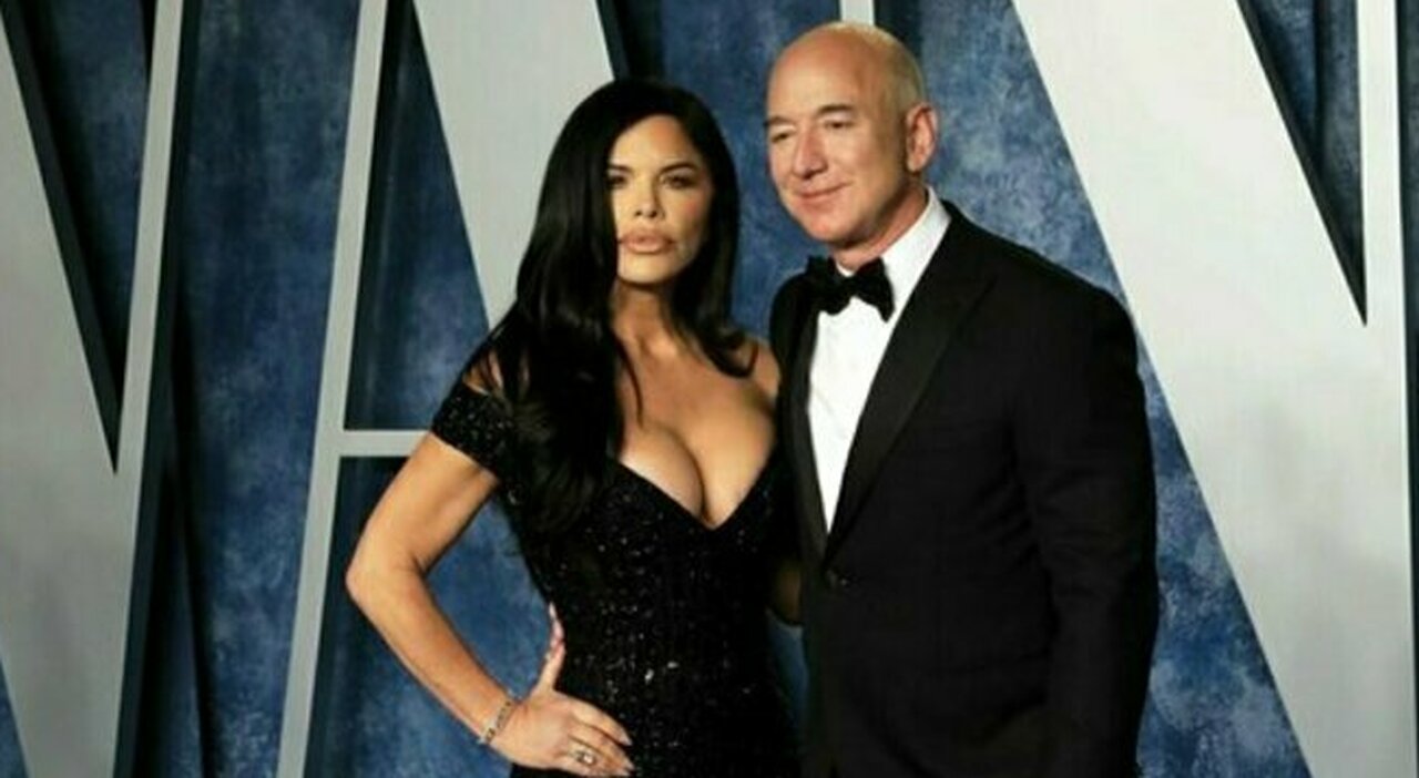 https://statics.cedscdn.it/photos/MED_HIGH/2025/06/22/8913619_22194552_jeff_bezos_lauren_sanchez_matrimonio_venezia_soldi_citta_oggi_22_6_2025.jpg