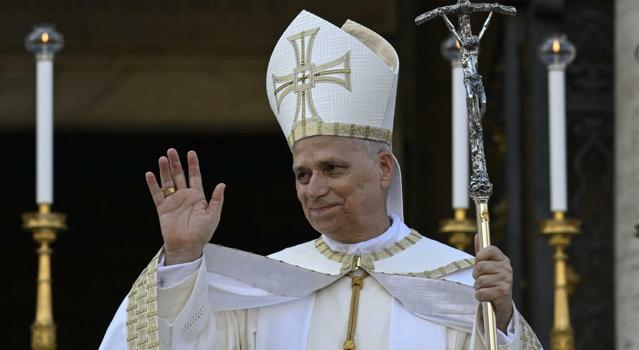https://statics.cedscdn.it/photos/MED_HIGH/2025/06/23/8914778_23090533_papa_leone_sala_regia_dipinto_vasari_gesto_simbolico.jpg