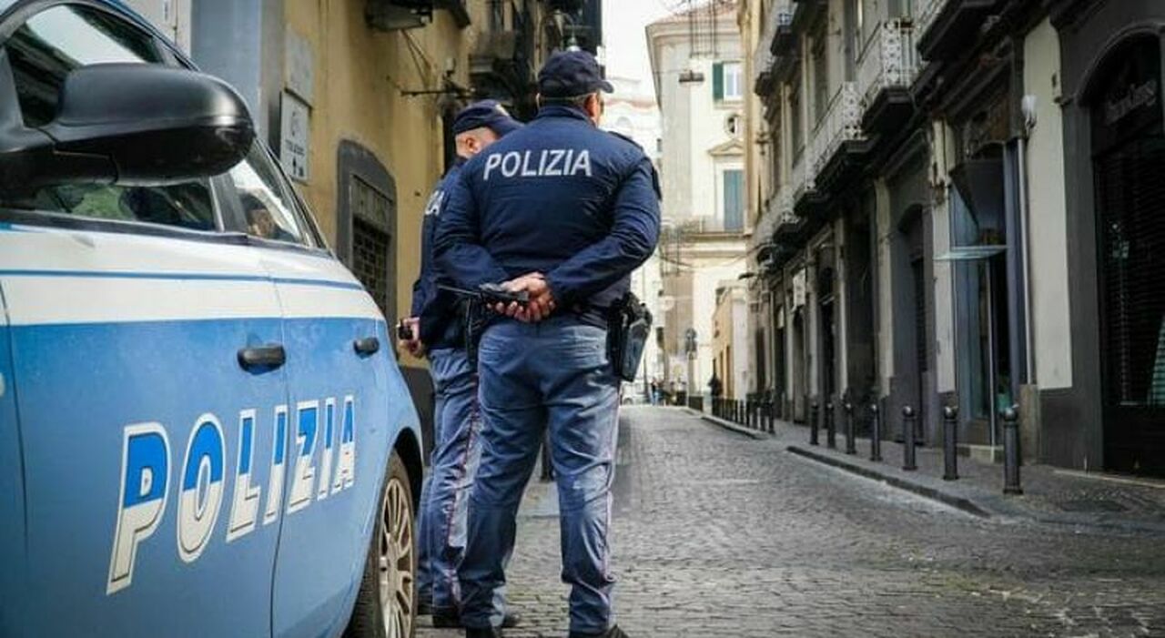 Poliziotti rapinano una casa durante una perquisizione: arrestati. Portati via 36mila euro dalla cassaforte Poliziotti rapinano una casa durante una perquisizione: arrestati. Portati via 36mila euro dalla cassaforte
