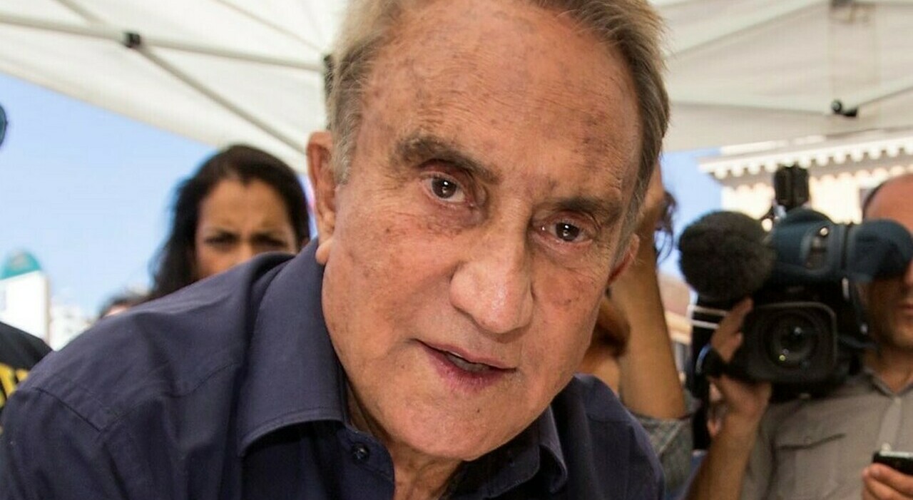 Emilio Fede compie 94 anni. L Emilio Fede compie 94 anni. L