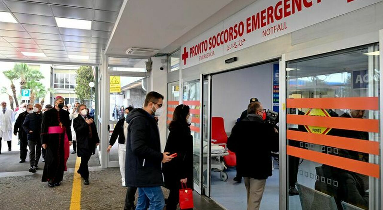 https://statics.cedscdn.it/photos/MED_HIGH/2025/06/23/8915021_23131715_medico_licenziato_pronto_soccorso_turno_rischio_infarto_marco_castellano_venezia_oggi_23_giugno_2025.jpg
