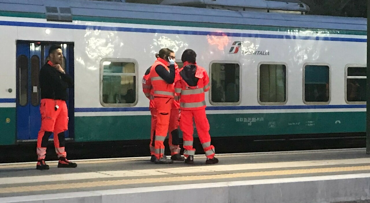 Incidente sui binari, treno investe e uccide un ragazzo di 25 anni Incidente sui binari, treno investe e uccide un ragazzo di 25 anni
