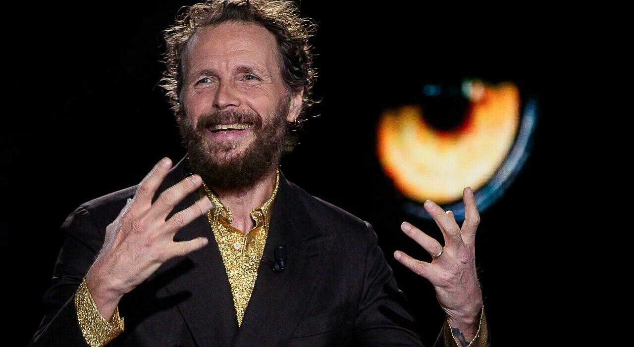 https://statics.cedscdn.it/photos/MED_HIGH/2025/06/24/8916931_24102346_jovanotti.jpg