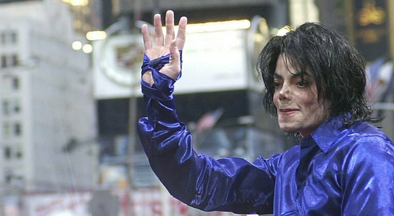 https://statics.cedscdn.it/photos/MED_HIGH/2025/06/24/8917035_24113732_4364111_1955_michael_jackson.jpg