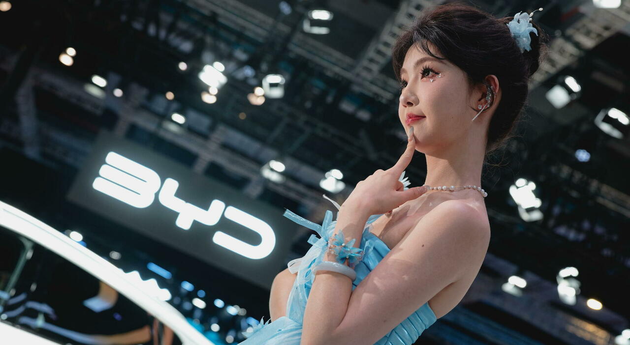 Lo stand BYD ad un salone dell'auto