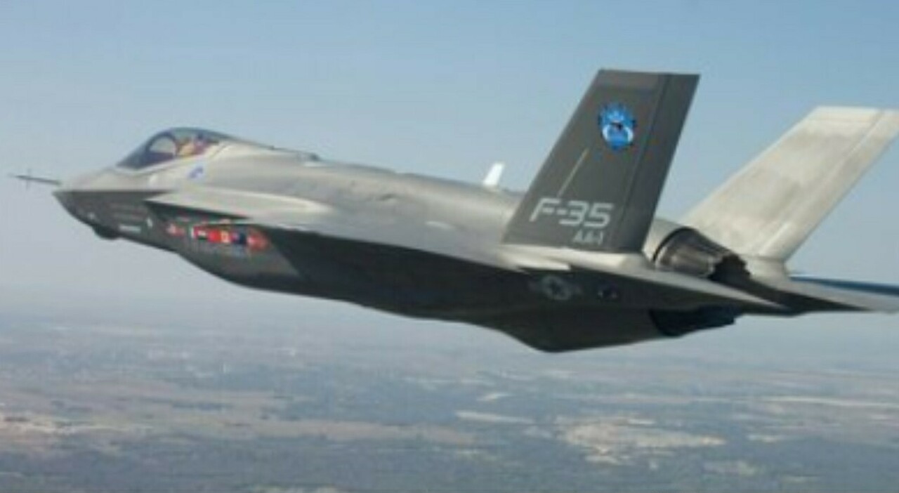 F35A con testate nucleari a bordo, la svolta della Gran Bretagna contro le minacce di guerra: ripristinato il deterrente atomico aereo della Nato F35A con testate nucleari a bordo, la svolta della Gran Bretagna contro le minacce di guerra: ripristinato il deterrente atomico aereo della Nato