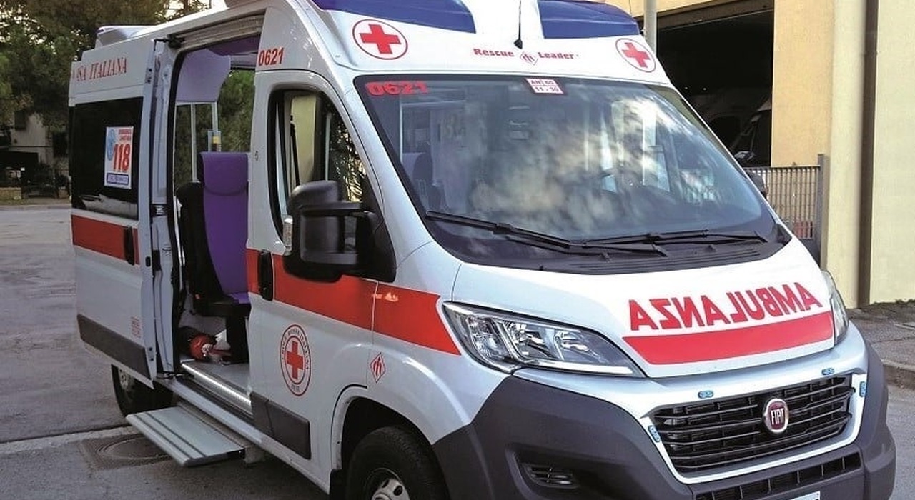 il 118 in puglia 232 in emergenza ambulanze sguarnite manca il 50 dei medici