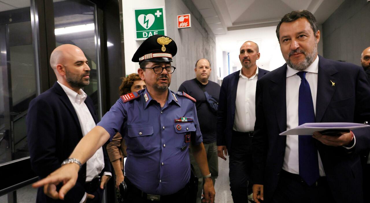 Salvini in aula contro Saviano: «Gli ho stretto la mano e mi ha detto "vergognati"». La querela nel 2018 per diffamazione