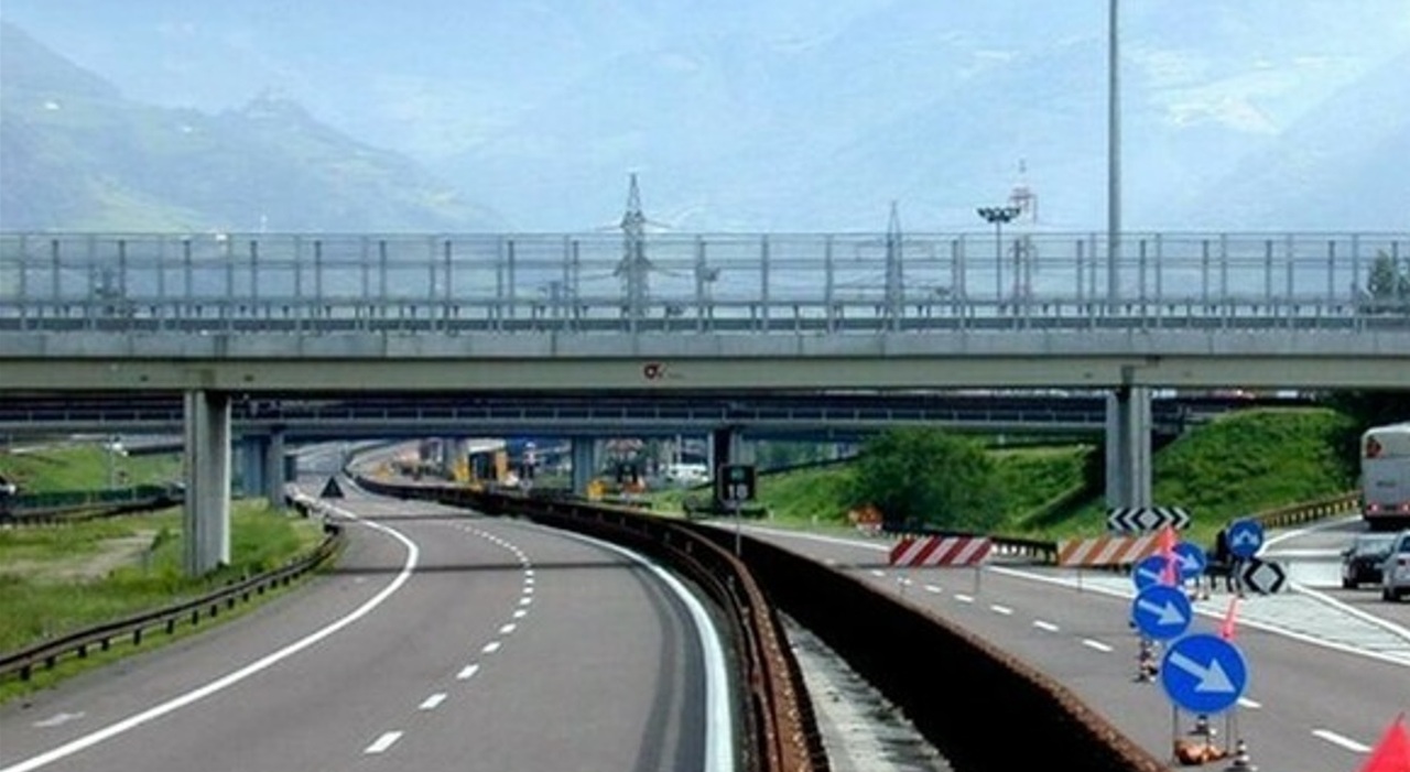 https://statics.cedscdn.it/photos/MED_HIGH/2025/06/25/8919525_25190020_contromano.jpg