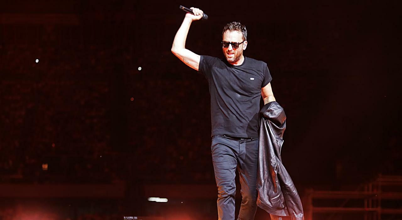 Concerti al Maradona, da Cremonini a Mengoni: l?estate sta finendo alla grande Concerti al Maradona, da Cremonini a Mengoni: l?estate sta finendo alla grande