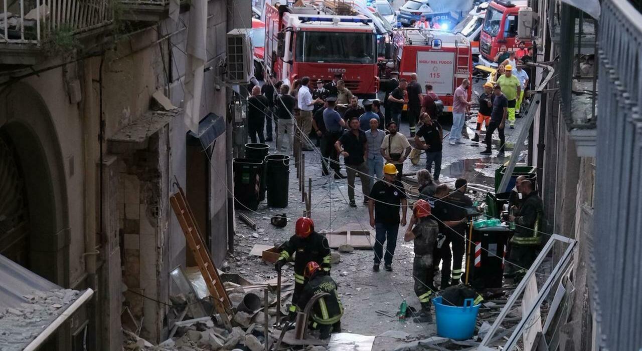 Esplosione a via Foria, fuga di gas in un deposito: un morto e quattro feriti Esplosione a via Foria, fuga di gas in un deposito: un morto e quattro feriti