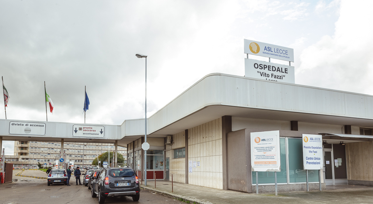 lecce salta la rete internet ospedali e sportelli nel caos