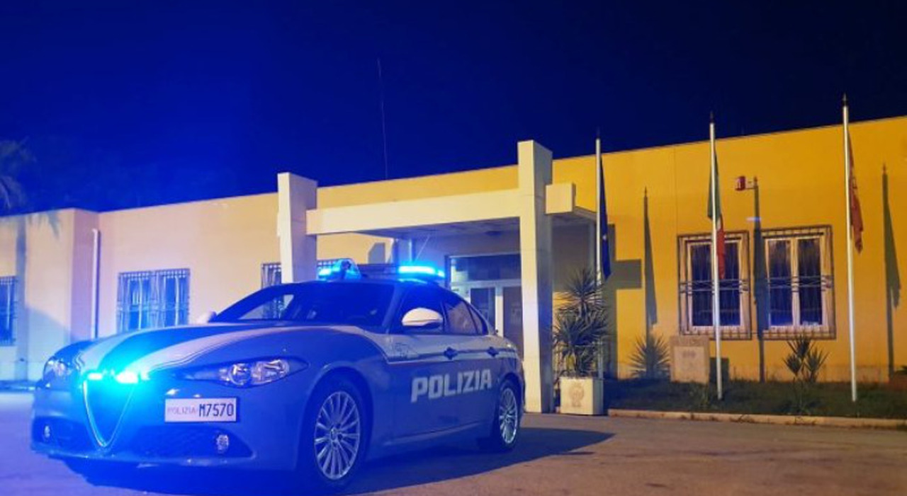 Timbrava il cartellino e poi tornava a casa: noto chirurgo ai domiciliari. Il sistema: rientrava in ospedale a fine turno o se chiamato Timbrava il cartellino e poi tornava a casa: noto chirurgo ai domiciliari. Il sistema: rientrava in ospedale a fine turno o se chiamato