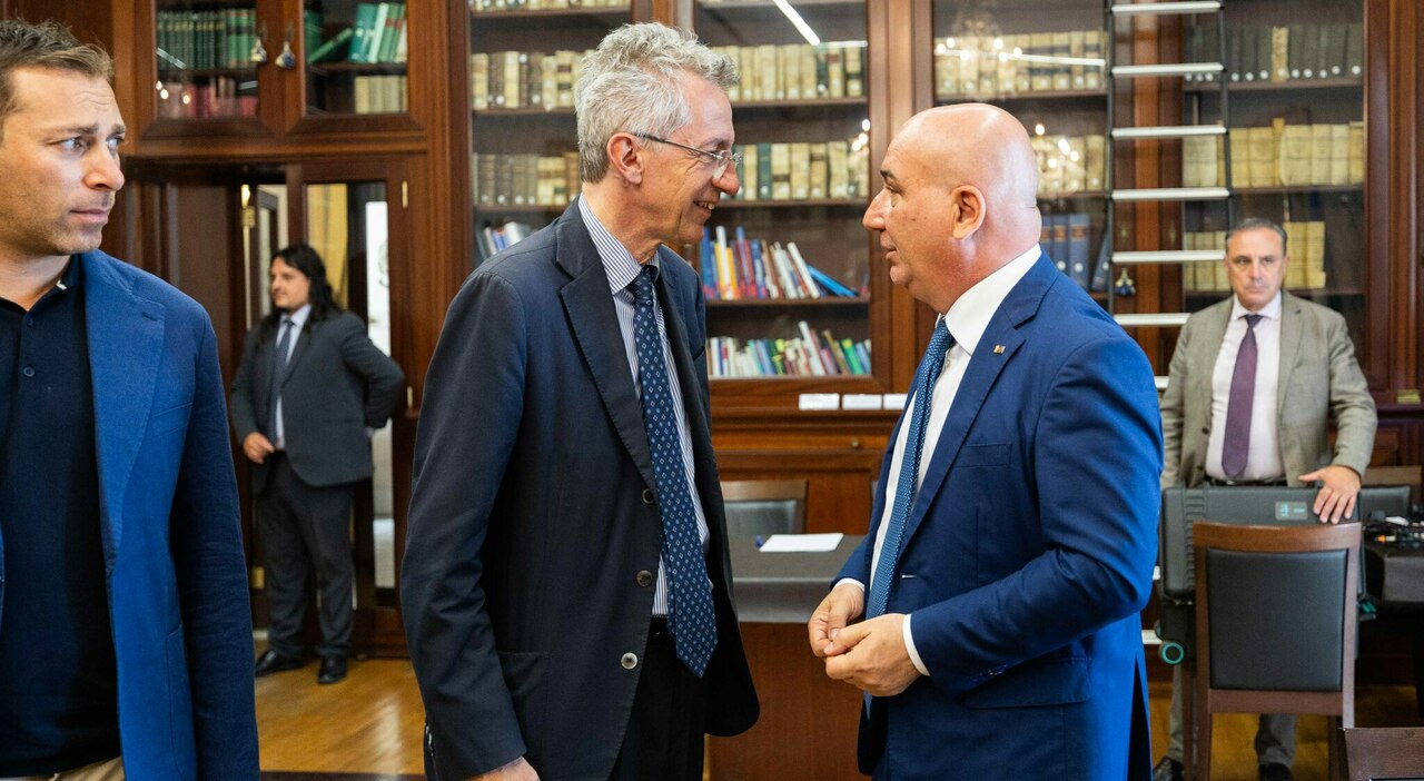 Campi Flegrei, summit su criticità e proposte. Bicchelli: «Non lasceremo i sindaci soli» Campi Flegrei, summit su criticità e proposte. Bicchelli: «Non lasceremo i sindaci soli»
