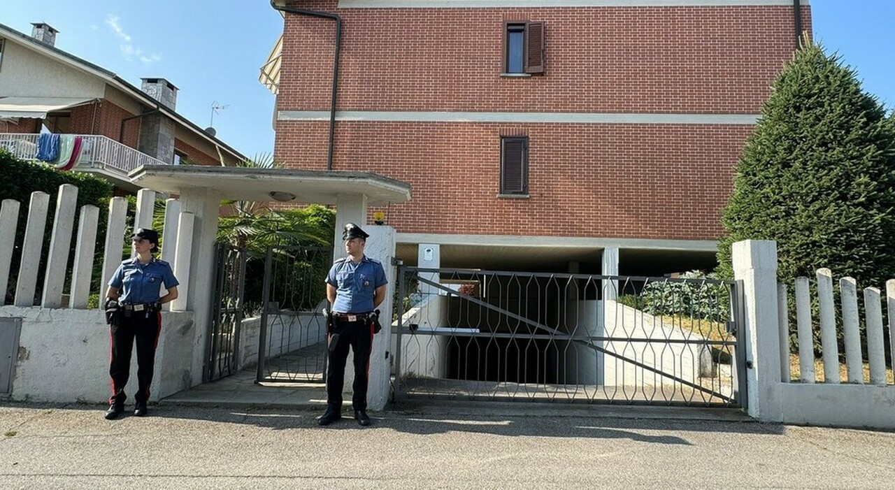 Cadavere di una donna scoperto in una casa a Rivalta: sul posto i carabinieri Cadavere di una donna scoperto in una casa a Rivalta: sul posto i carabinieri