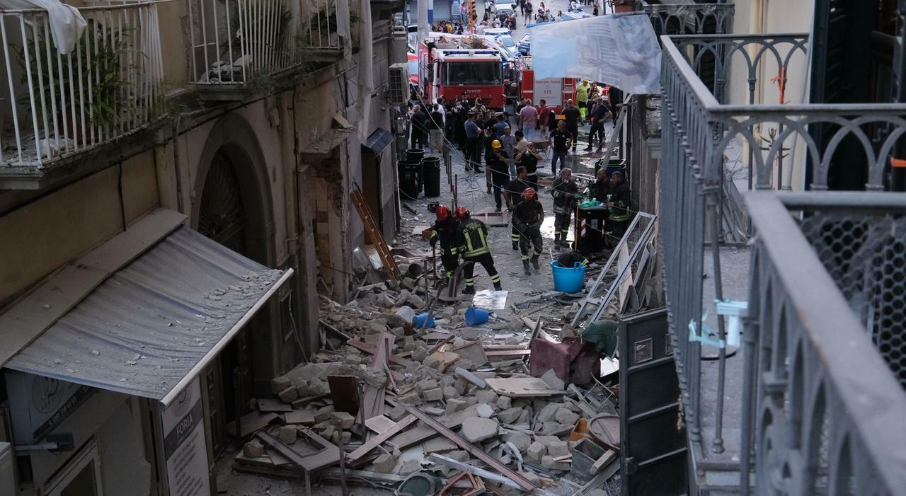 Napoli, esplosione in via Foria, la licenza del ristorante sotto i riflettori dei pm Napoli, esplosione in via Foria, la licenza del ristorante sotto i riflettori dei pm
