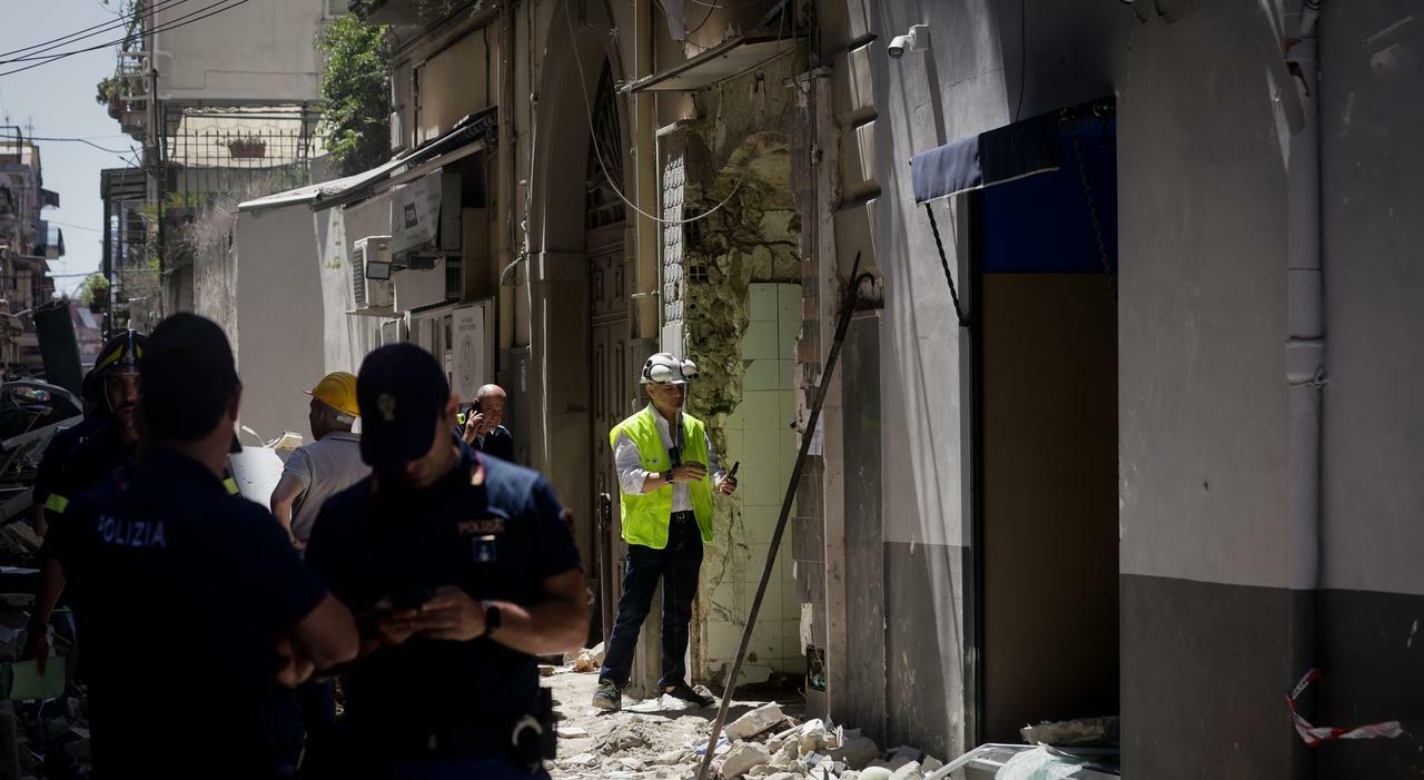 napoli esplosione via foria il racconto del cittadino che ha salvato una signora dalle macerie