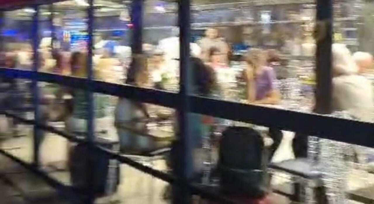 napoli esplosione in via foria seduti al tavolo a cenare a pochi metri dal disastro