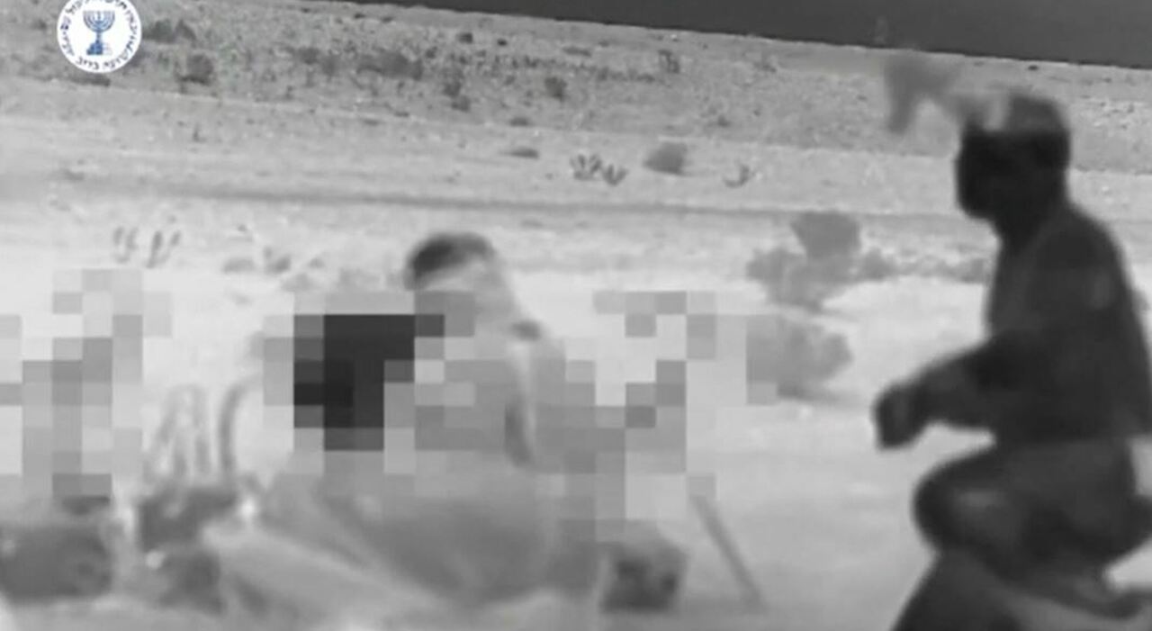 Iran, così il Mossad ha colpito: una falsa telefonata per riunire i capi pasdaran. La guerra delle spie Iran, così il Mossad ha colpito: una falsa telefonata per riunire i capi pasdaran. La guerra delle spie