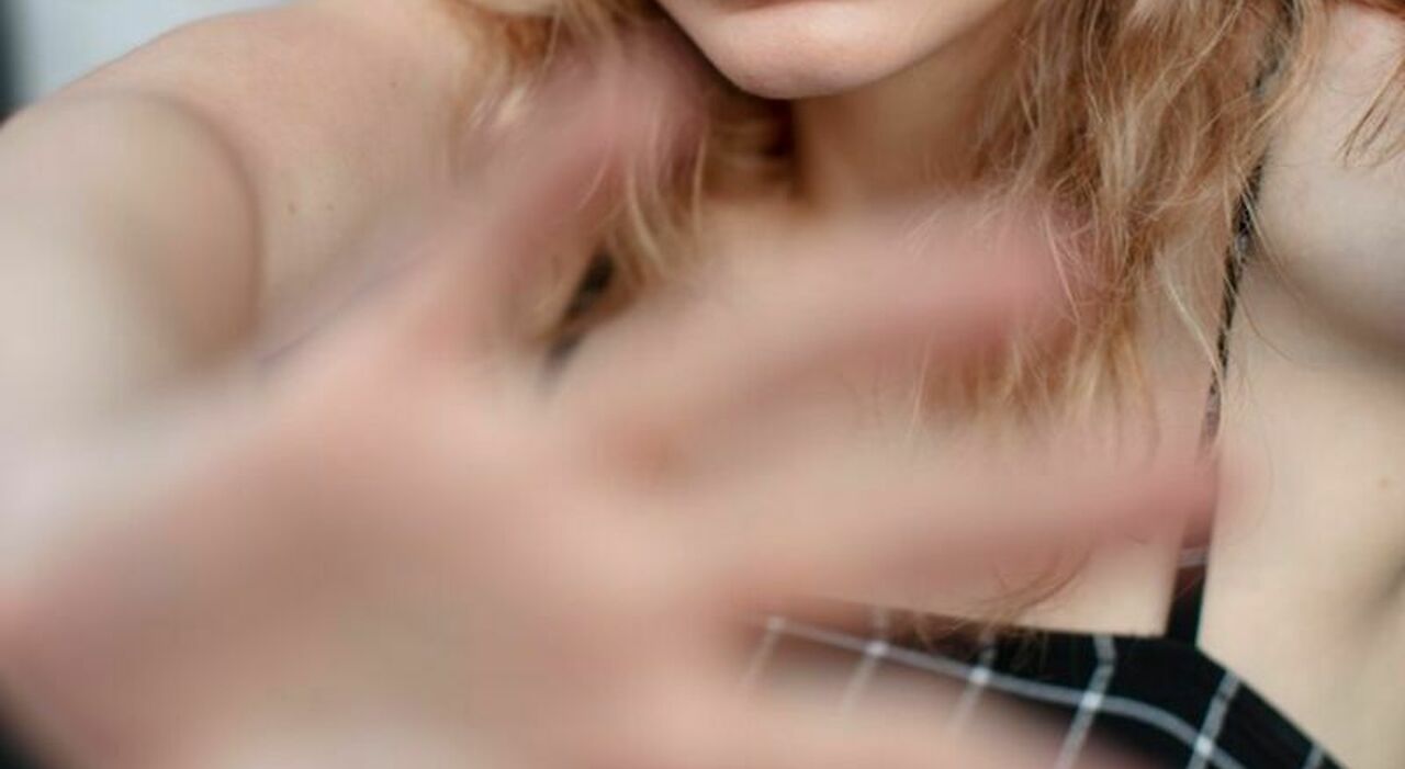 violentata in strada mentre torna a casa 30enne urla e mette in fuga l aggressore 200 caccia all uomo