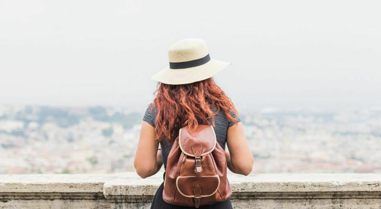 https://statics.cedscdn.it/photos/MED_HIGH/2025/06/27/8923646_27144739_vacanze_destinazioni_viaggi_da_solo_costi_sicurezza_cosa_fare_oggi_4_luglio_2025.jpg