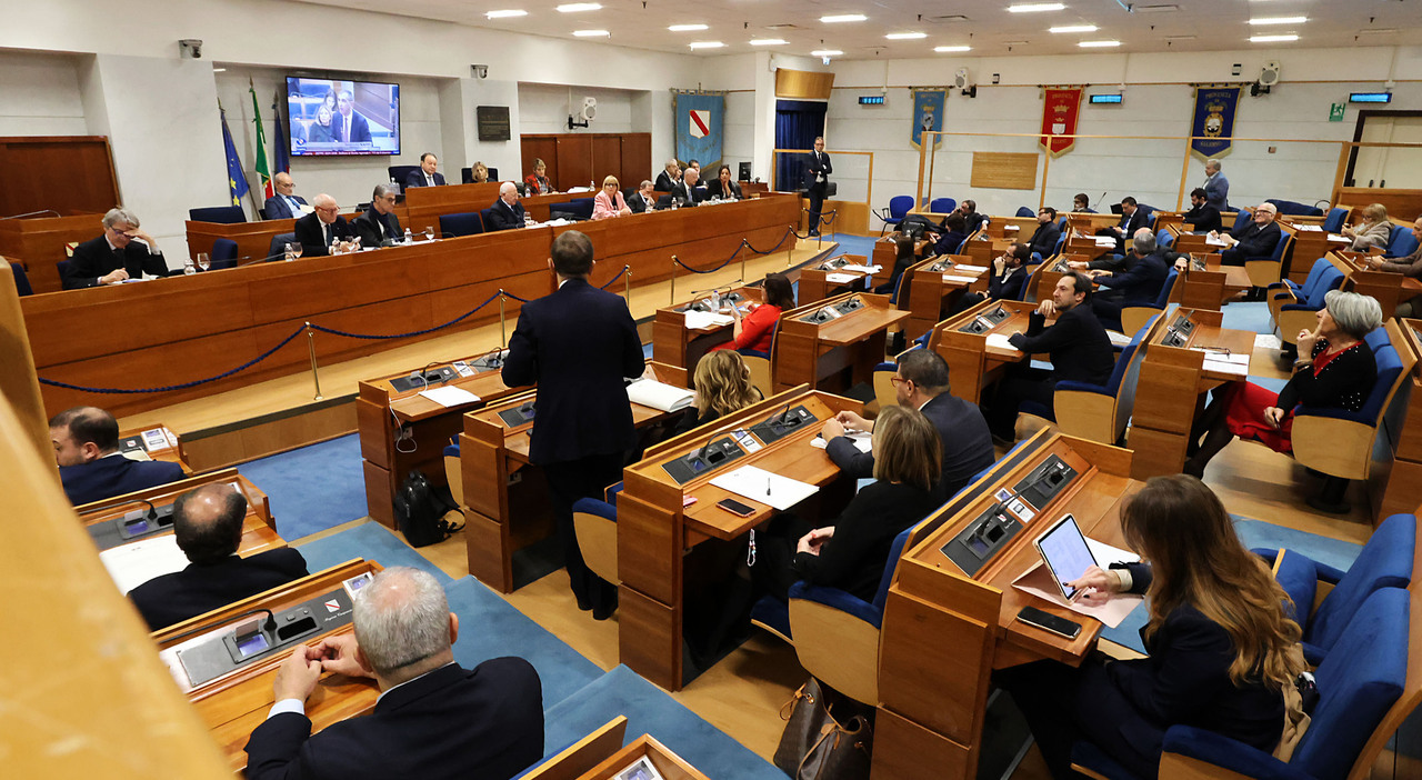Regionali, è scontro sulla data del voto: è rebus De Luca Zaia Regionali, è scontro sulla data del voto: è rebus De Luca Zaia