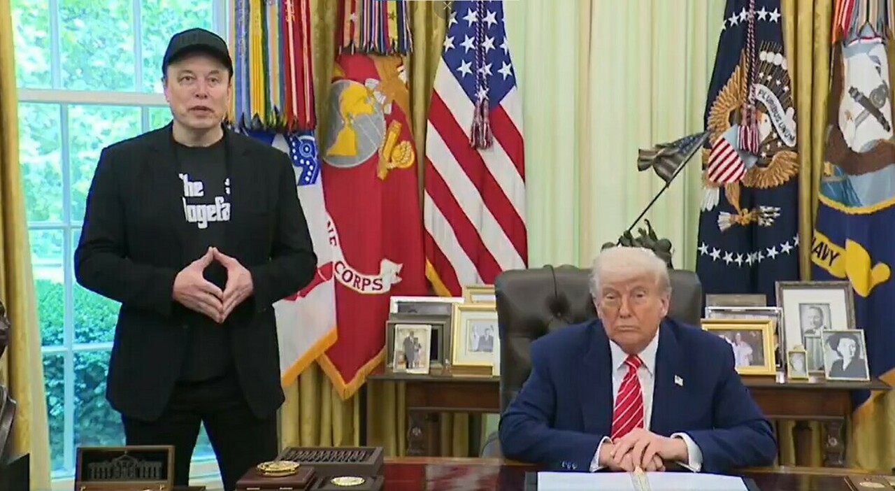 Musk torna ad attaccare Trump: «Immenso danno agli Usa dalla legge di bilancio, distruggerà milioni di posti di lavoro» Musk torna ad attaccare Trump: «Immenso danno agli Usa dalla legge di bilancio, distruggerà milioni di posti di lavoro»