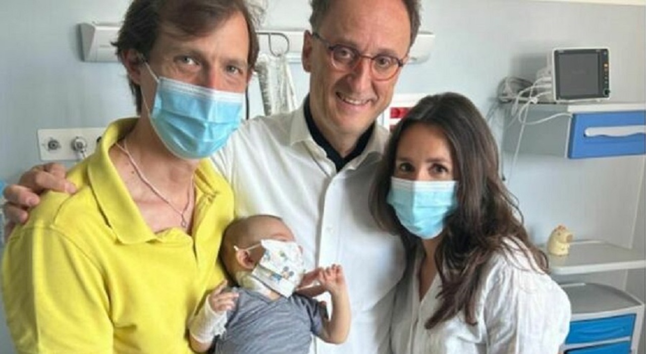 Mamma dona parte del fegato alla figlia di 6 mesi (con una grave malformazione): salvata con un intervento mai eseguito prima in Italia Mamma dona parte del fegato alla figlia di 6 mesi (con una grave malformazione): salvata con un intervento mai eseguito prima in Italia