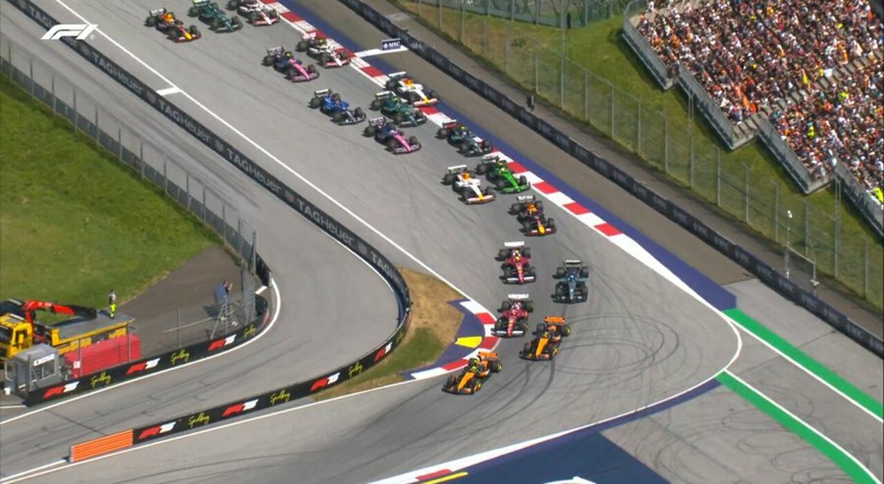 GP Austria, la diretta: Norris in testa, Piastri supera subito Leclerc. Antonelli sbaglia la frenata ed elimina Verstappen GP Austria, la diretta: Norris in testa, Piastri supera subito Leclerc. Antonelli sbaglia la frenata ed elimina Verstappen