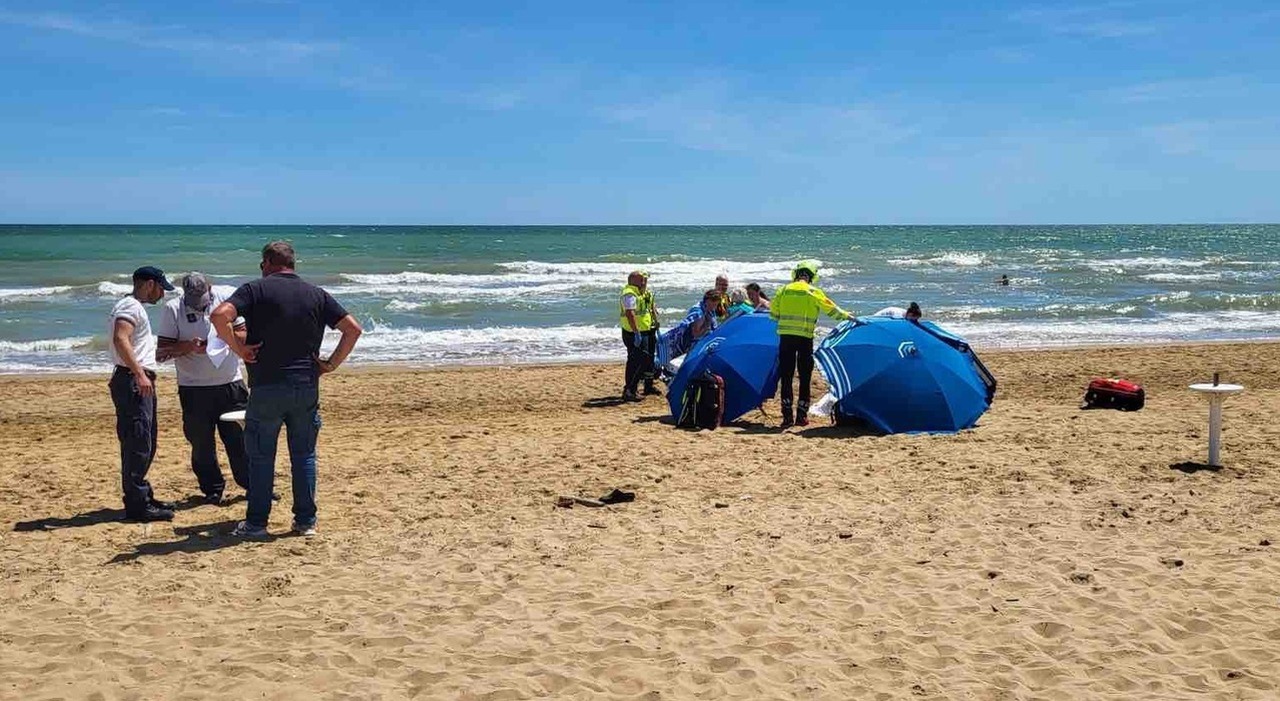 https://statics.cedscdn.it/photos/MED_HIGH/2025/06/29/8927199_29150759_annegato_mare_mosso_morto_santa_margherita_savoia.jpg