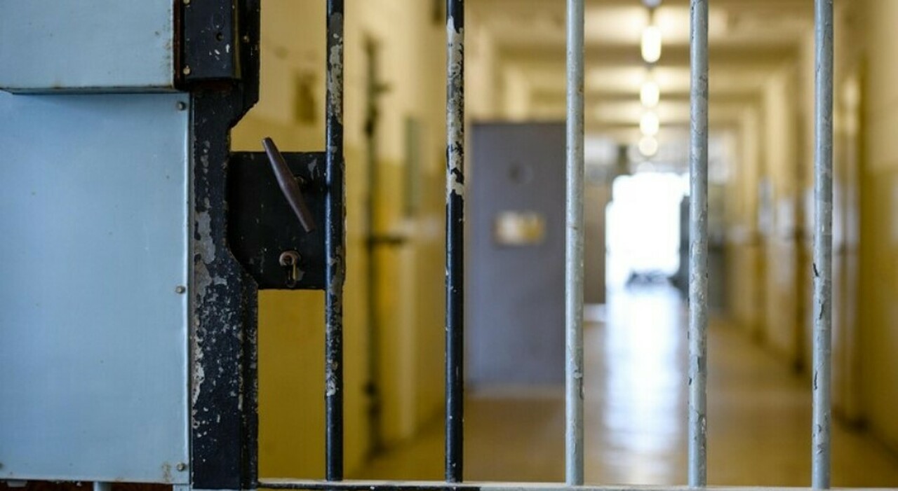 https://statics.cedscdn.it/photos/MED_HIGH/2025/06/29/8927239_29161548_detenuta_trans_violentata_quattro_uomini_carcere_ferrara_oggi_29_6_20257.jpg