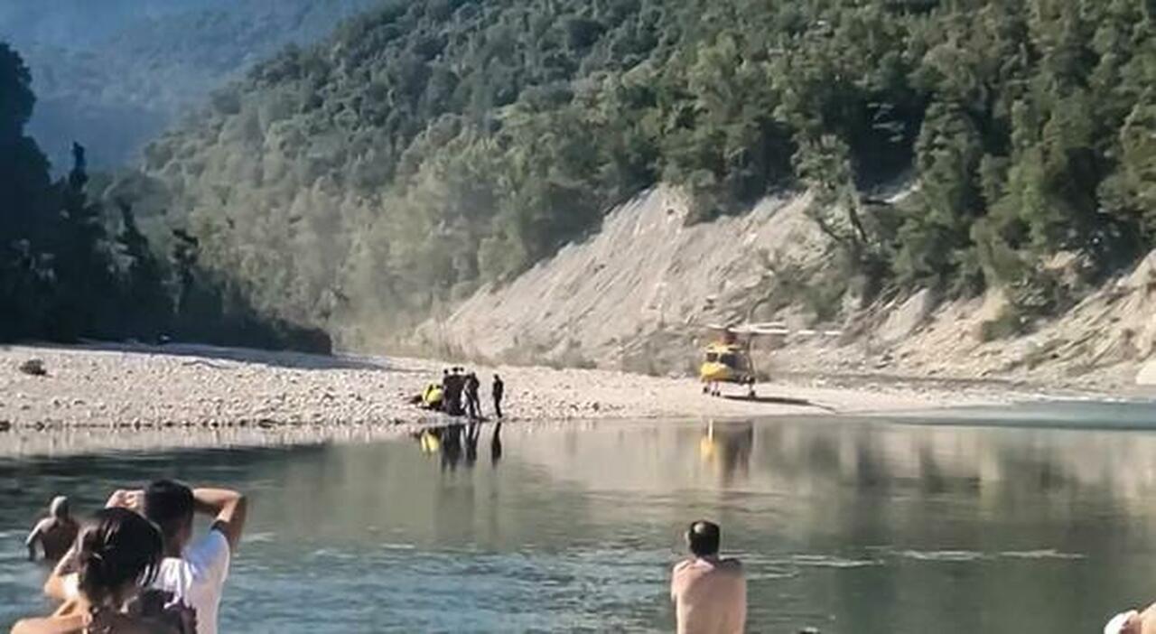 Bambina di 9 anni si tuffa nel Piave e non riemerge: ricerche in corso Bambina di 9 anni si tuffa nel Piave e non riemerge: ricerche in corso