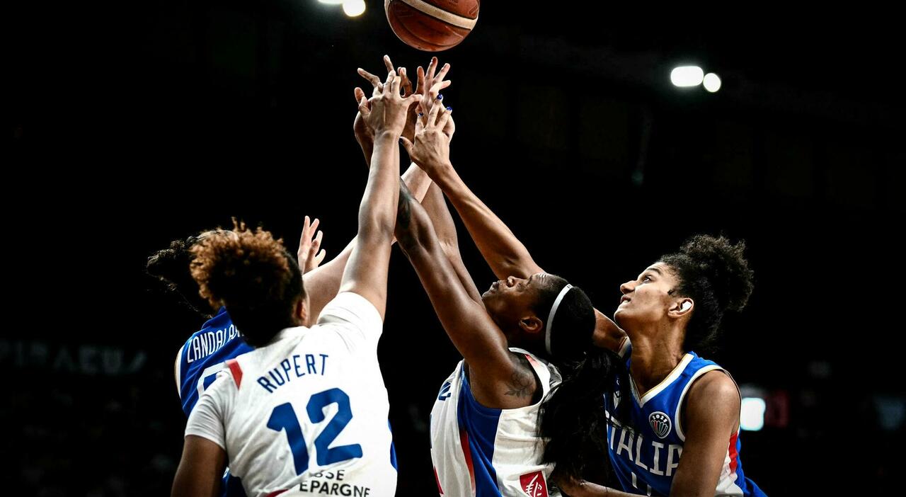 https://statics.cedscdn.it/photos/MED_HIGH/2025/06/29/8927350_29182245_italbasket_donne_bronzo_europei.jpg