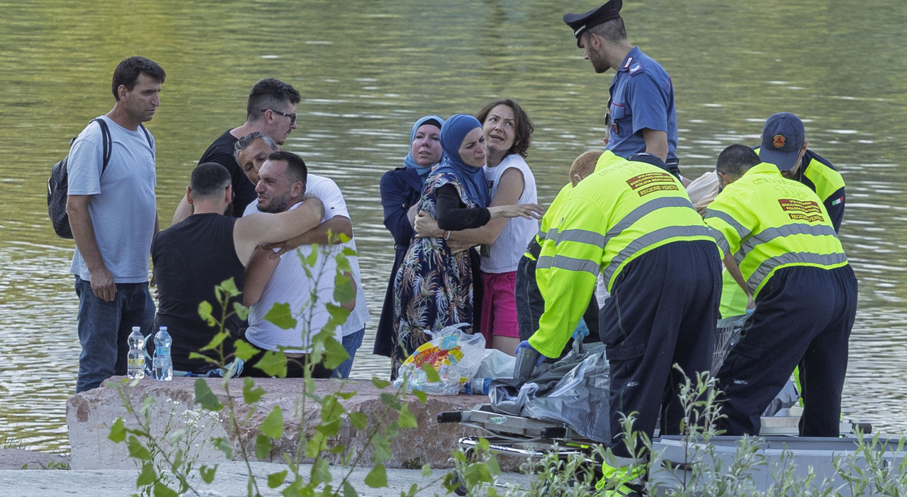 Adna Islam muore annegata nel Piave a 9 anni davanti a mamma e papà: stava facendo il bagno con i fratelli Adna Islam muore annegata nel Piave a 9 anni davanti a mamma e papà: stava facendo il bagno con i fratelli