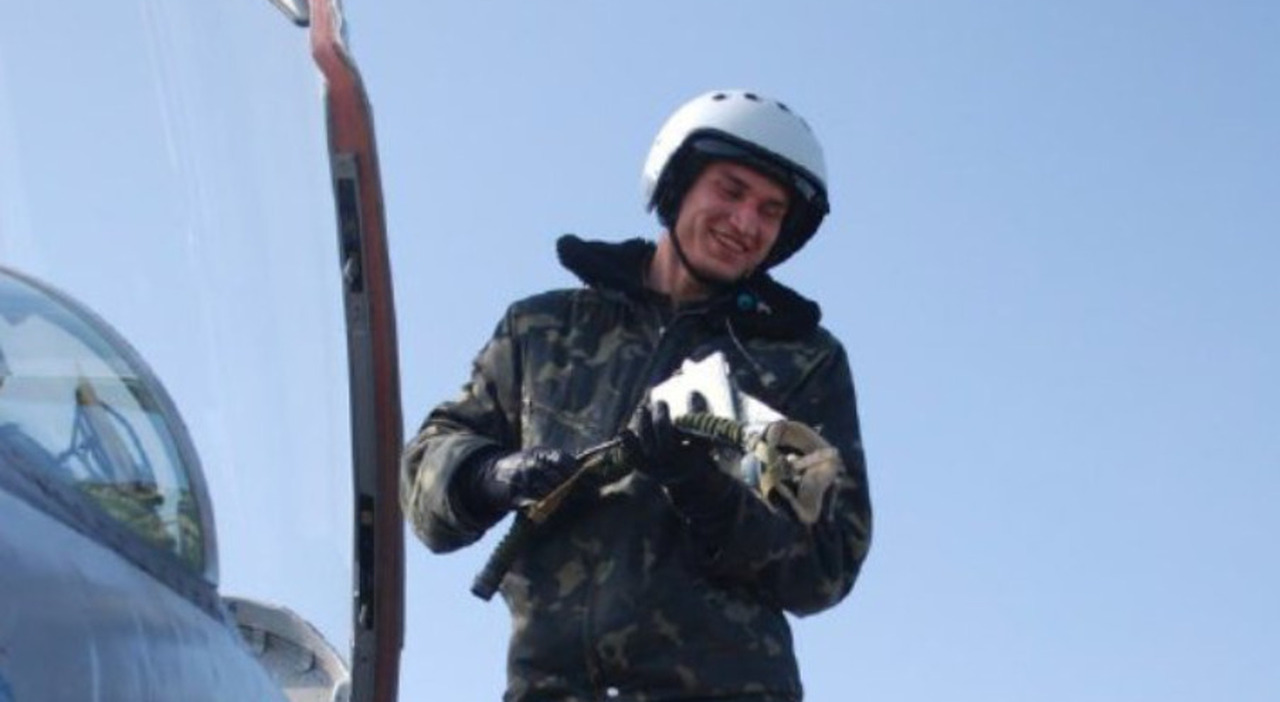 Ucraina, il sacrificio del pilota eroe morto per evitare la strage: l Ucraina, il sacrificio del pilota eroe morto per evitare la strage: l