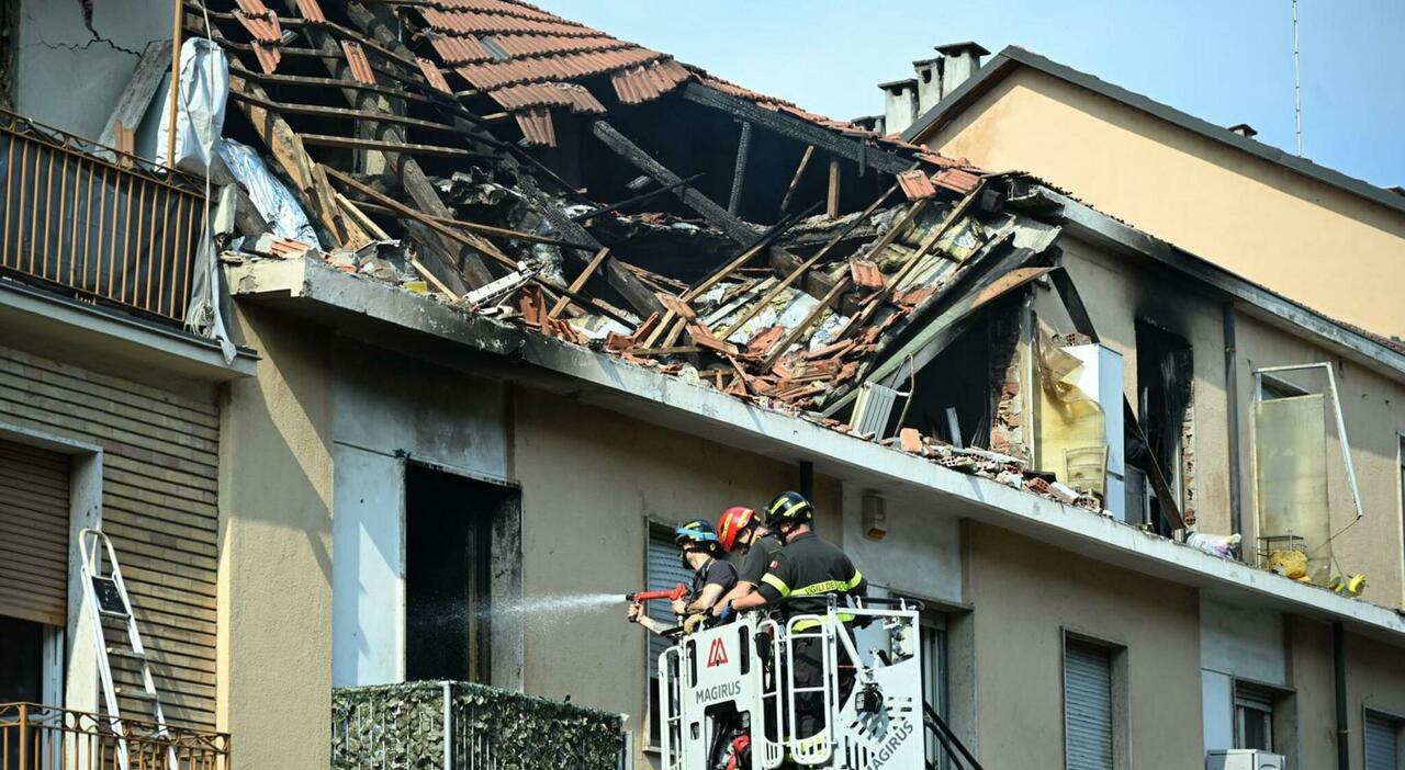 Esplosione in un appartamento a Torino, trovata una vittima tra le macerie: cinque sono i feriti. Il boato e le fiamme, cosa è successo Esplosione in un appartamento a Torino, trovata una vittima tra le macerie: cinque sono i feriti. Il boato e le fiamme, cosa è successo
