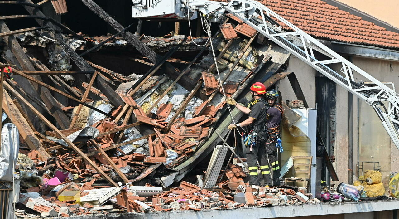 https://statics.cedscdn.it/photos/MED_HIGH/2025/06/30/8928597_30120609_esplosione_appartamento_torino_via_nizza_incendio_feriti_morti_disperso_oggi_30_6_2025.jpg