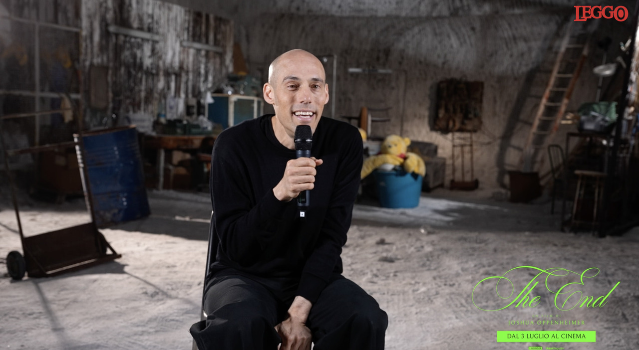 https://statics.cedscdn.it/photos/MED_HIGH/2025/06/30/8928937_01142432_joshua_oppenheimer_video_intervista_the_end.jpg