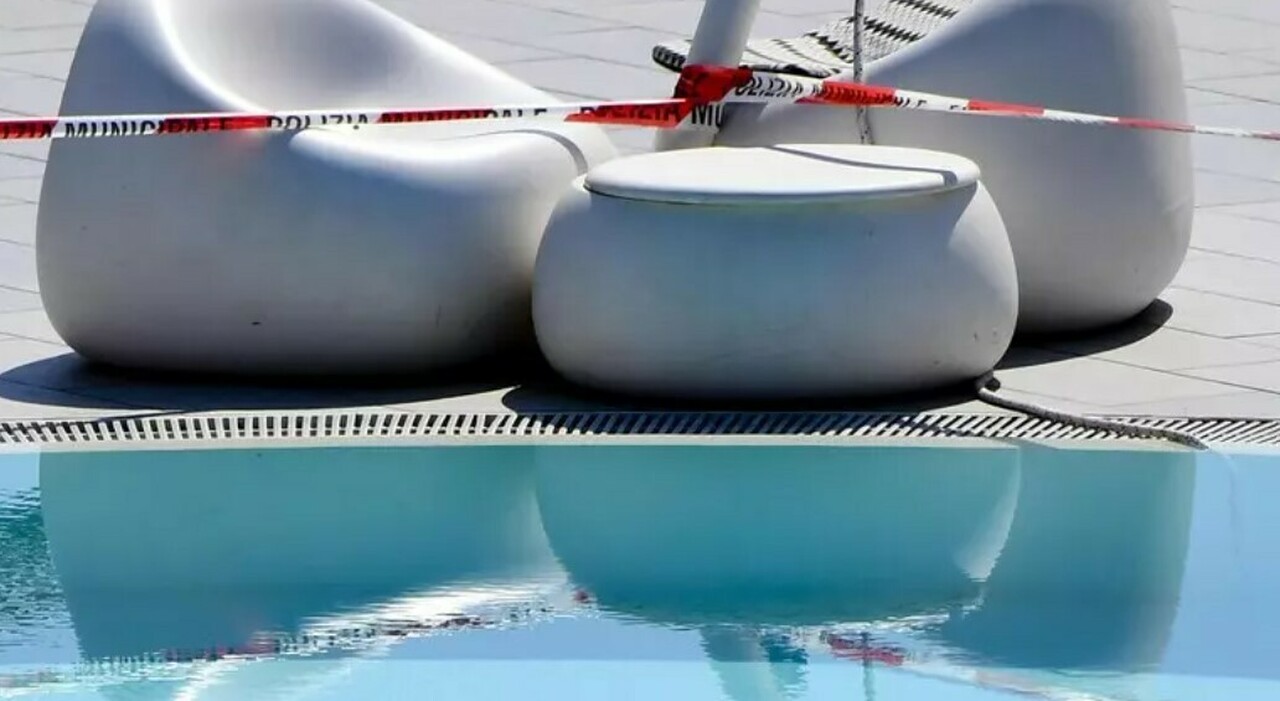 Bambina di 8 anni muore annegata nella piscina di un parco acquatico: «Forse un malore mentre giocava» Bambina di 8 anni muore annegata nella piscina di un parco acquatico: «Forse un malore mentre giocava»